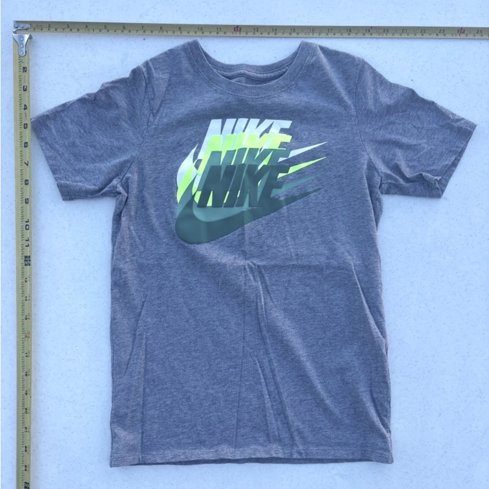 Nike Youth Medium shirt